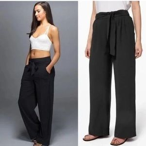 Lululemon noir black wide leg tie waist pant. Size 4. Mildly cropped.